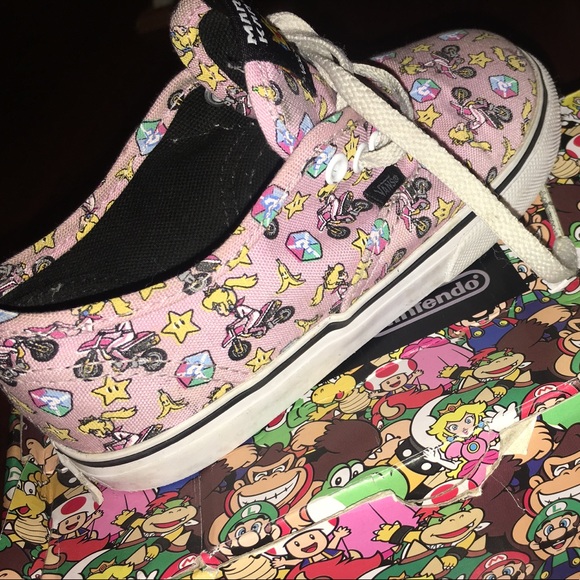 ToddlerGirl Authentic Nintendo Princess Peach Vans - Picture 1 of 6